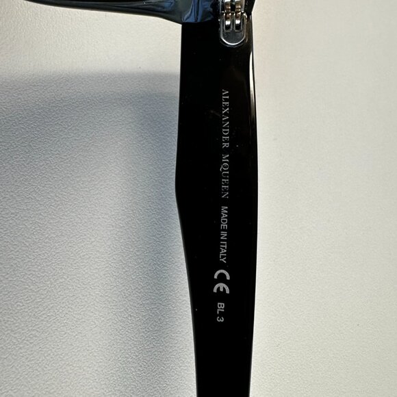 Alexander McQueen Textured Cateye Sunglasses - Picture 5 of 6